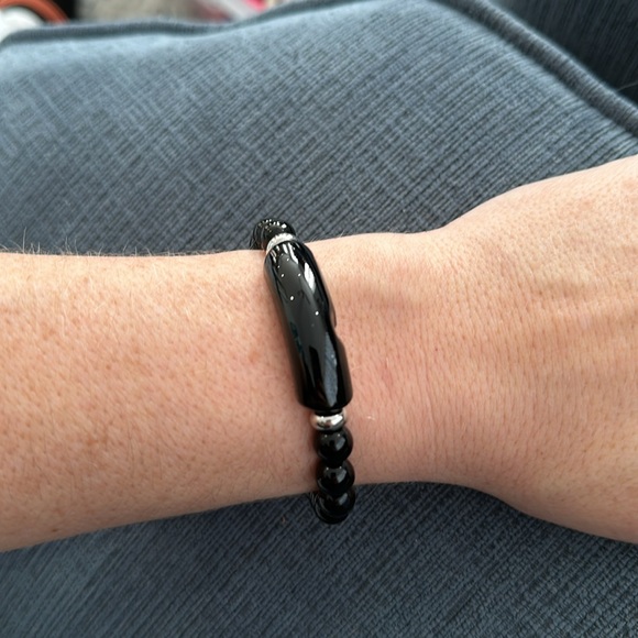 Black stretchy bracelet - Picture 2 of 3